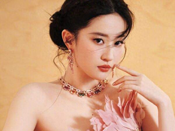 刘亦菲「10岁入美国籍」遭除名金鹰奖！无缘角逐视后　2年前也被撤销