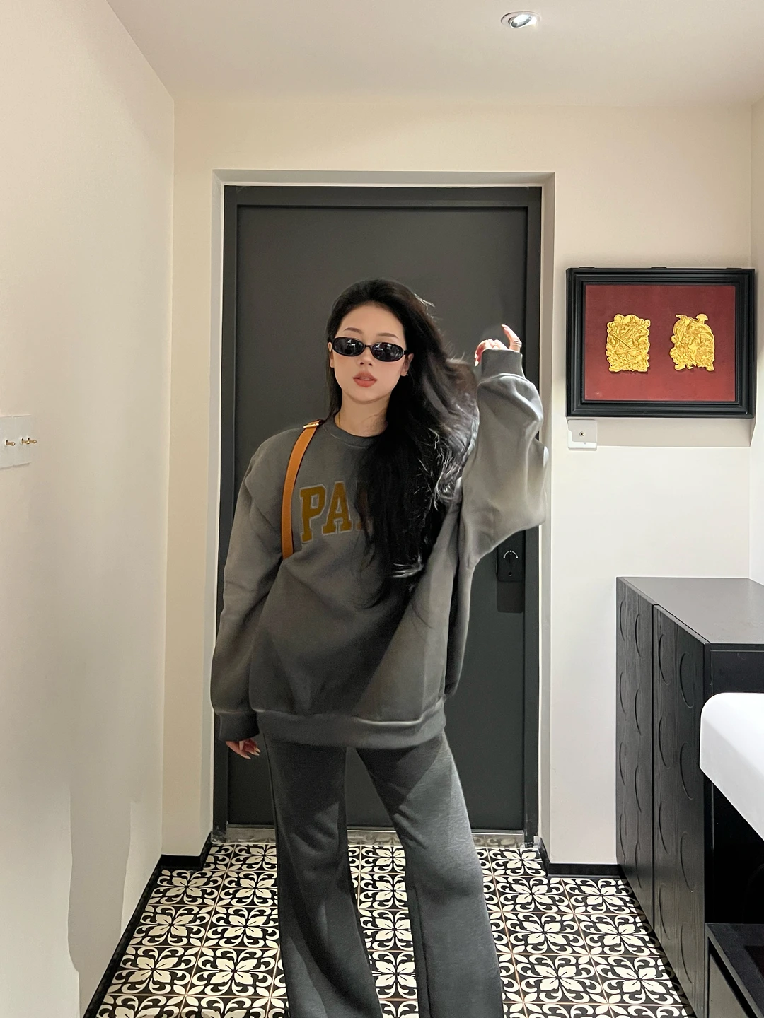 灰色卫衣➕喇叭裤、好韩好显瘦