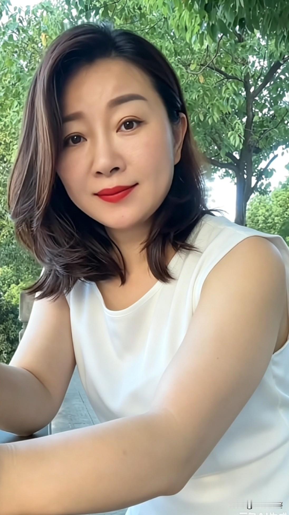 四十多岁了，还能能保持这样，真不容易了。