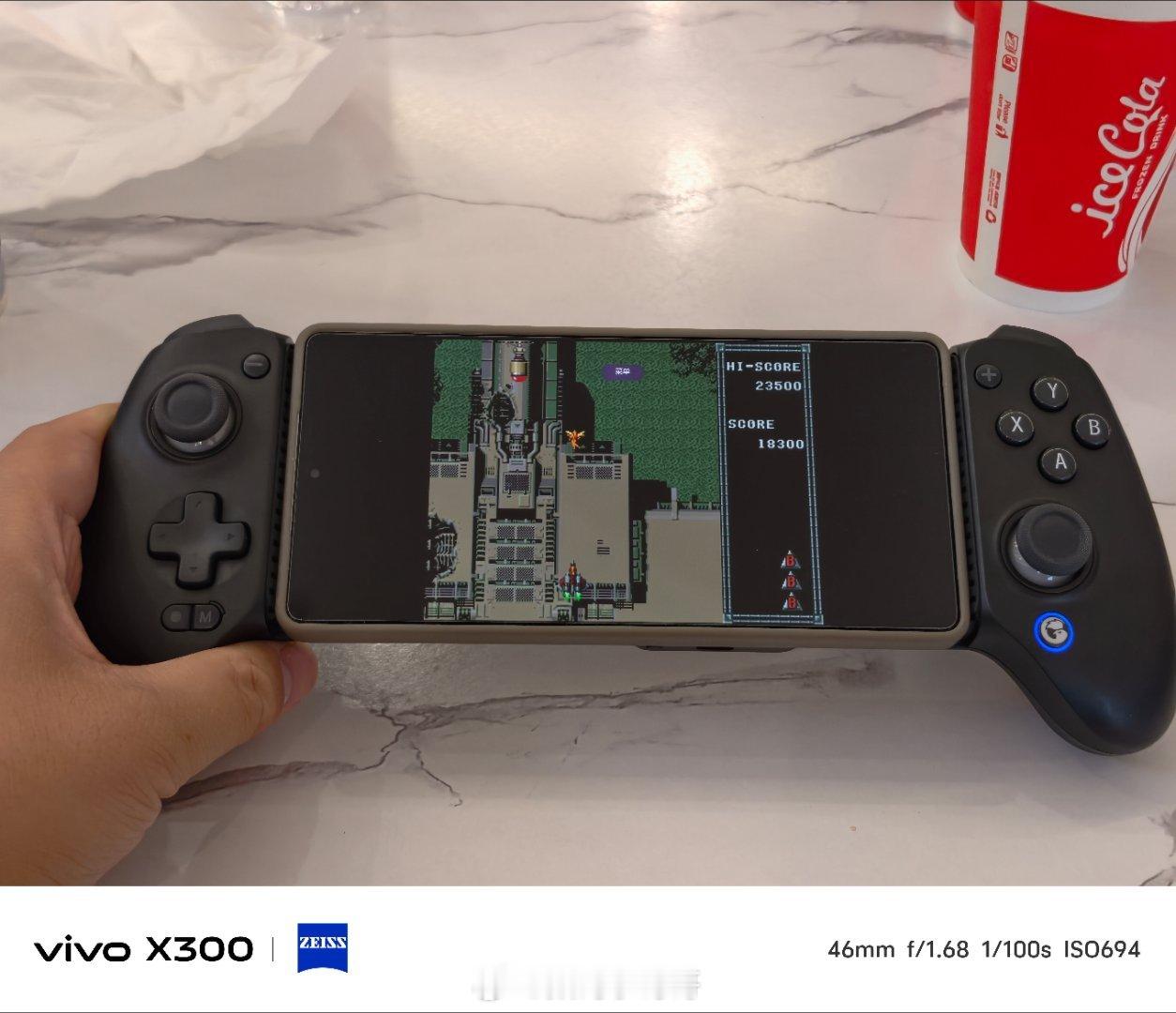 买了个游戏手柄玩模拟游戏，重温儿时的快乐时光～ 试了几款老游戏，体验都还挺不错的