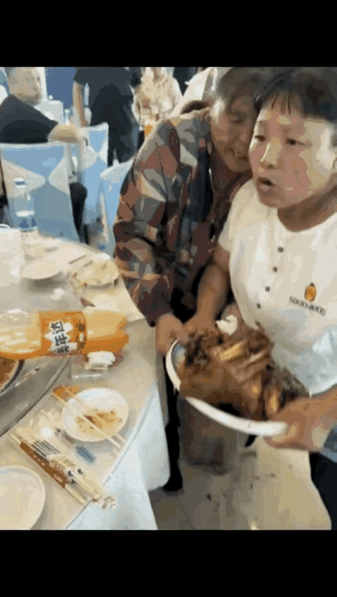 在利益面前，面子一文不值～[惊呆][惊呆][惊呆]