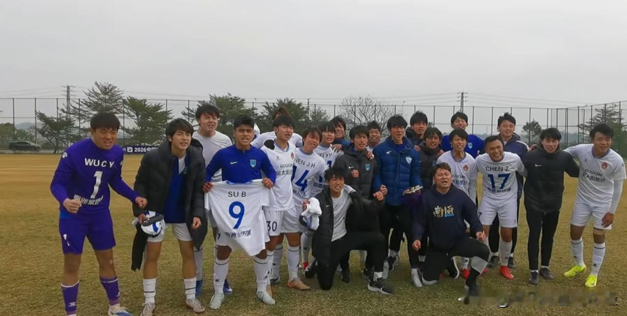 今天中午，以南通支云青训为班底的南通家纺城俱乐部，多名通超队员和陈正出战，在足协