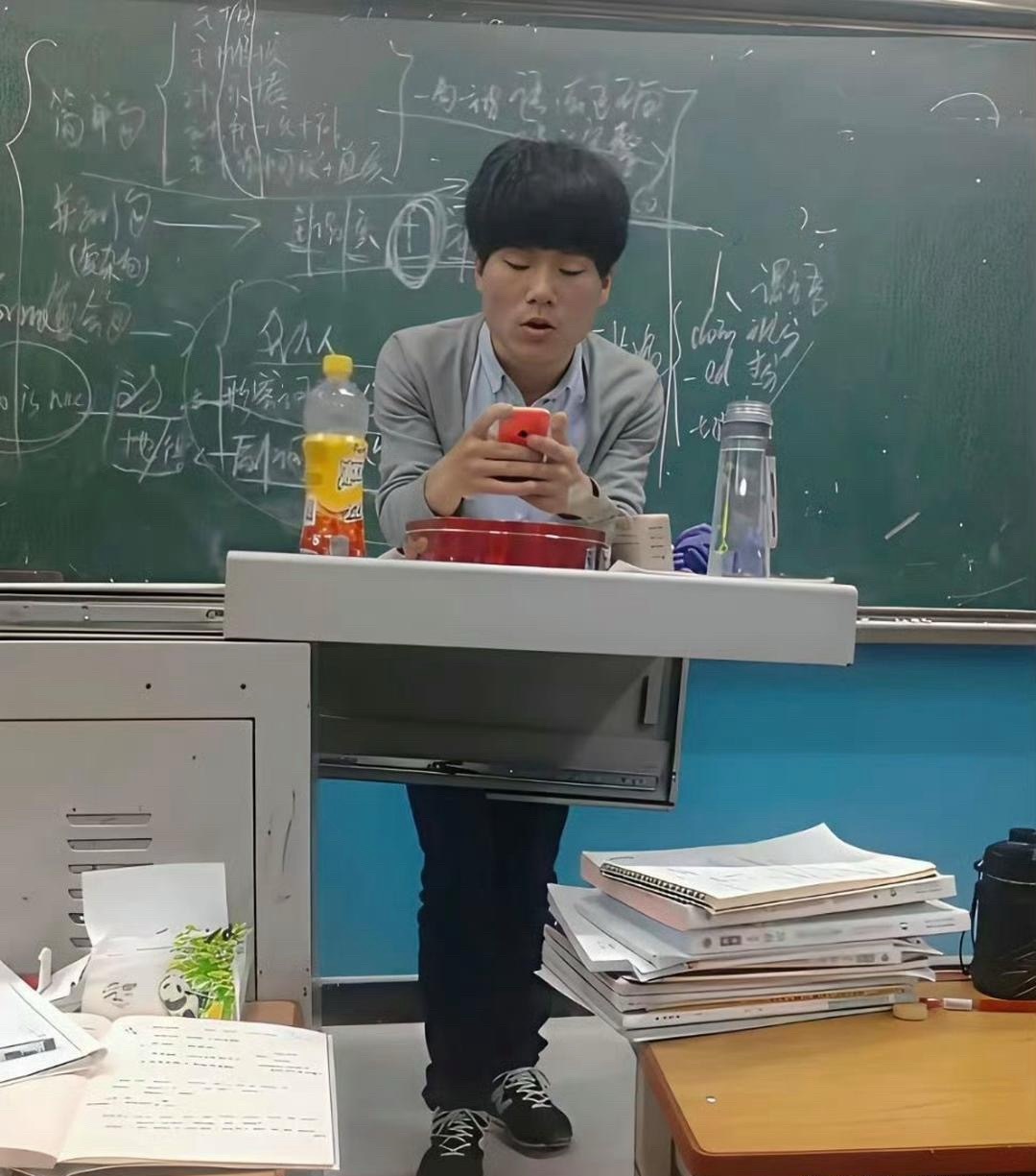 当年在新东方任教的董宇辉，他那时还不知道之后的人生会有多不同…… 