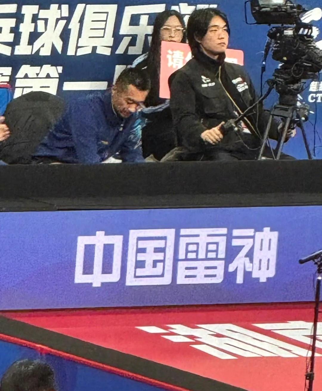 赵子豪的表现真是让人瞠目结舌，输得比我抢双十一红包还快！在上海地产对阵山东魏桥的