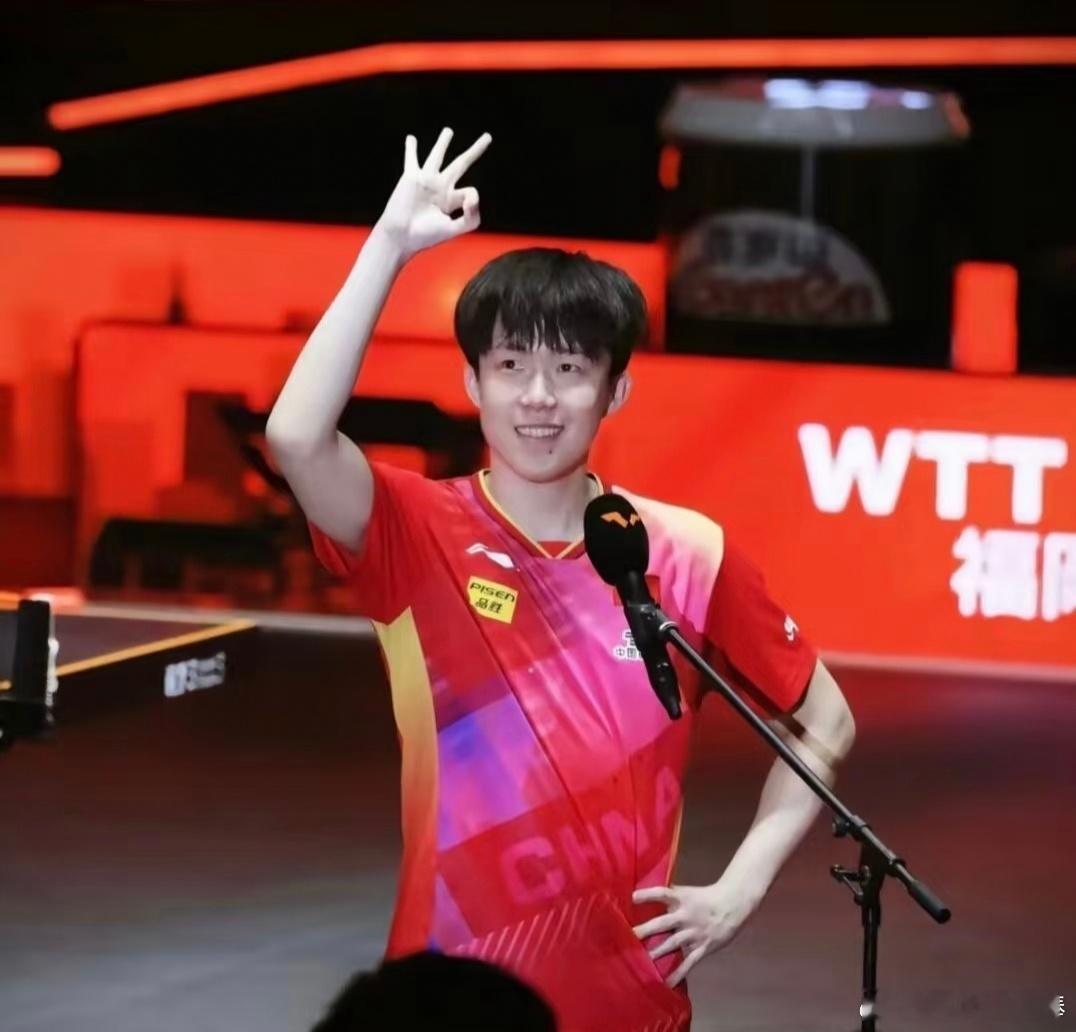 一年前的今天，福冈赛场见证传奇绽放！王楚钦以4-0横扫张本智和。 不仅卫冕WTT