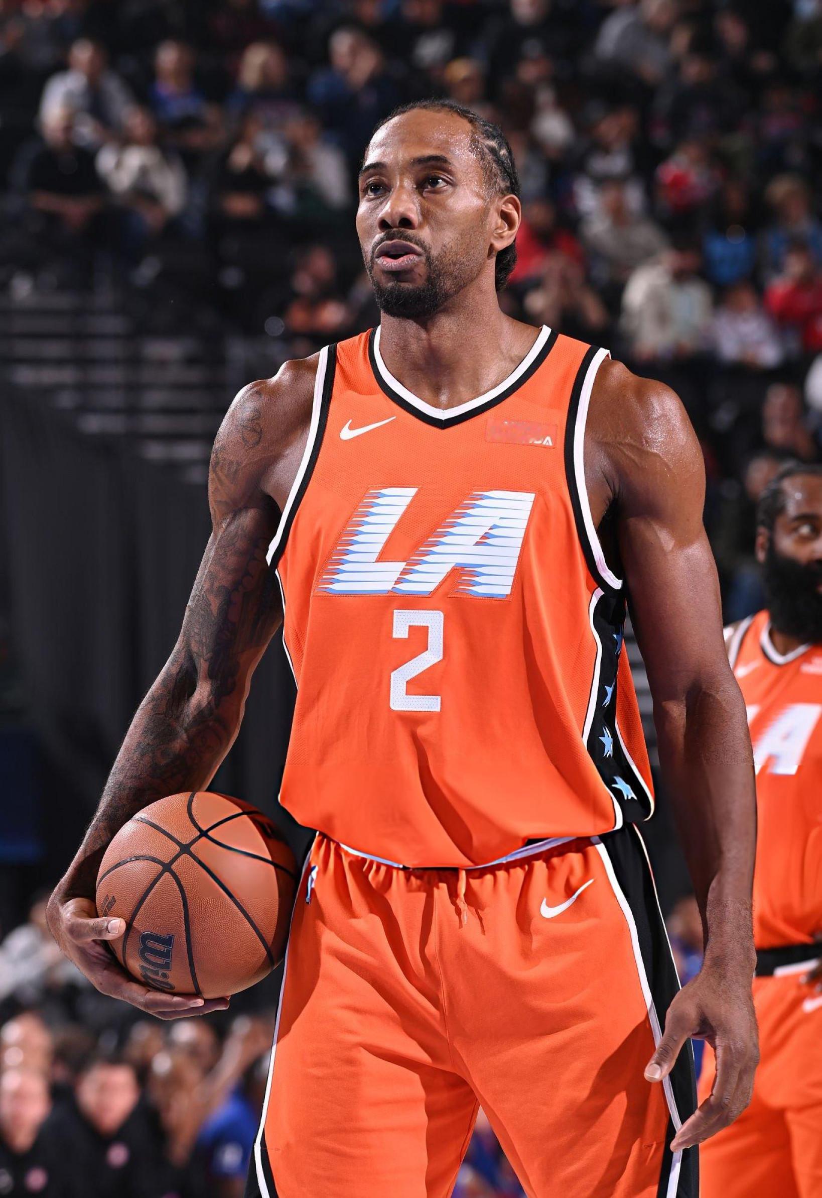 34岁，职业生涯第900场比赛经历了股四头肌腱炎、前十字韧带撕裂手术、半月板撕裂