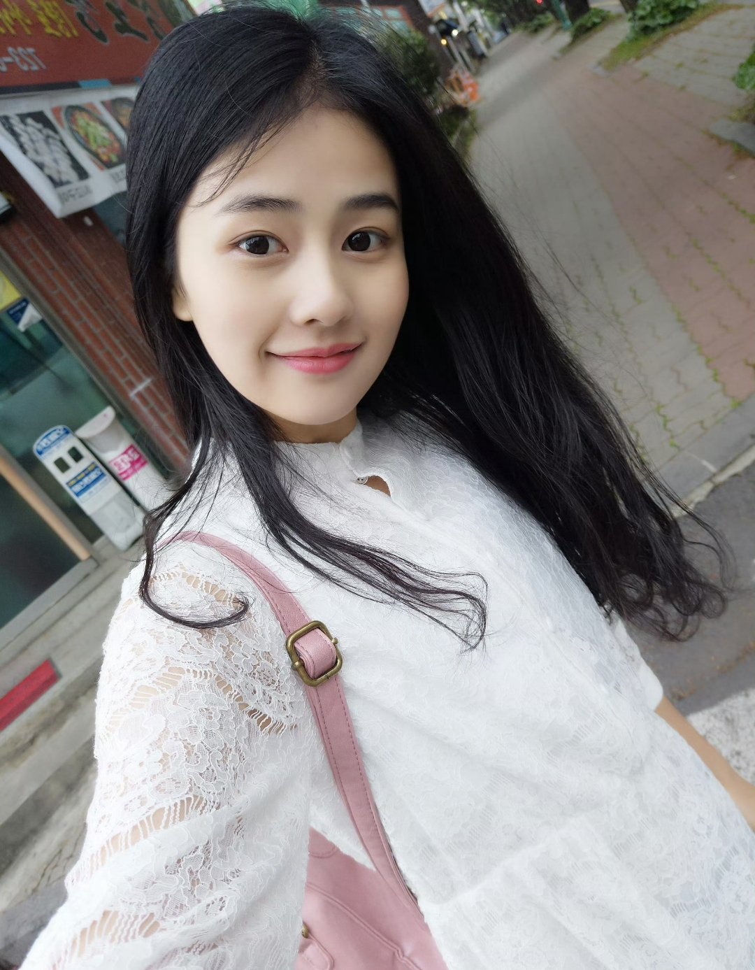 白鹿早期竟然这么清纯从邻家少女般的青涩模样，到如今适配各类角色的明艳大气荧幕形象