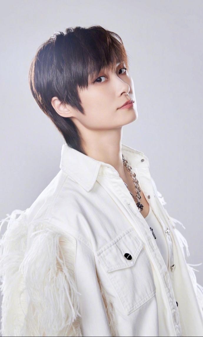 李宇春：1984年3月10日出生于四川省成都市，中国内地流行乐女歌手...