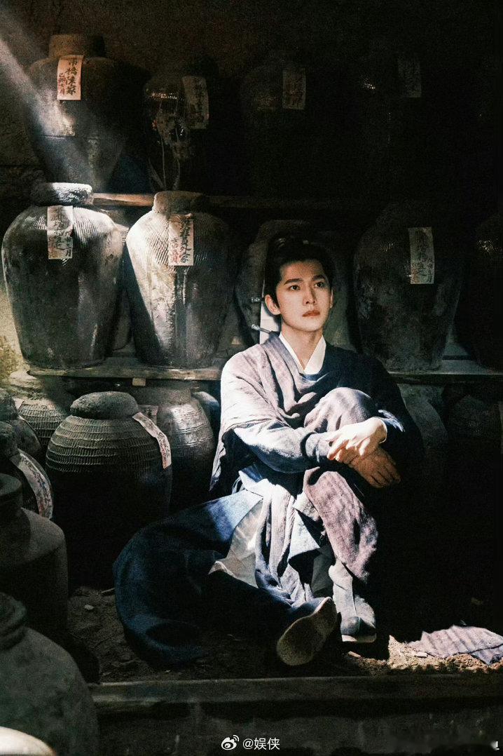 杨洋新剧造型一套比一套夯不让江山 从温雅书院书生到英气沙场战将，李叱的多款造型被