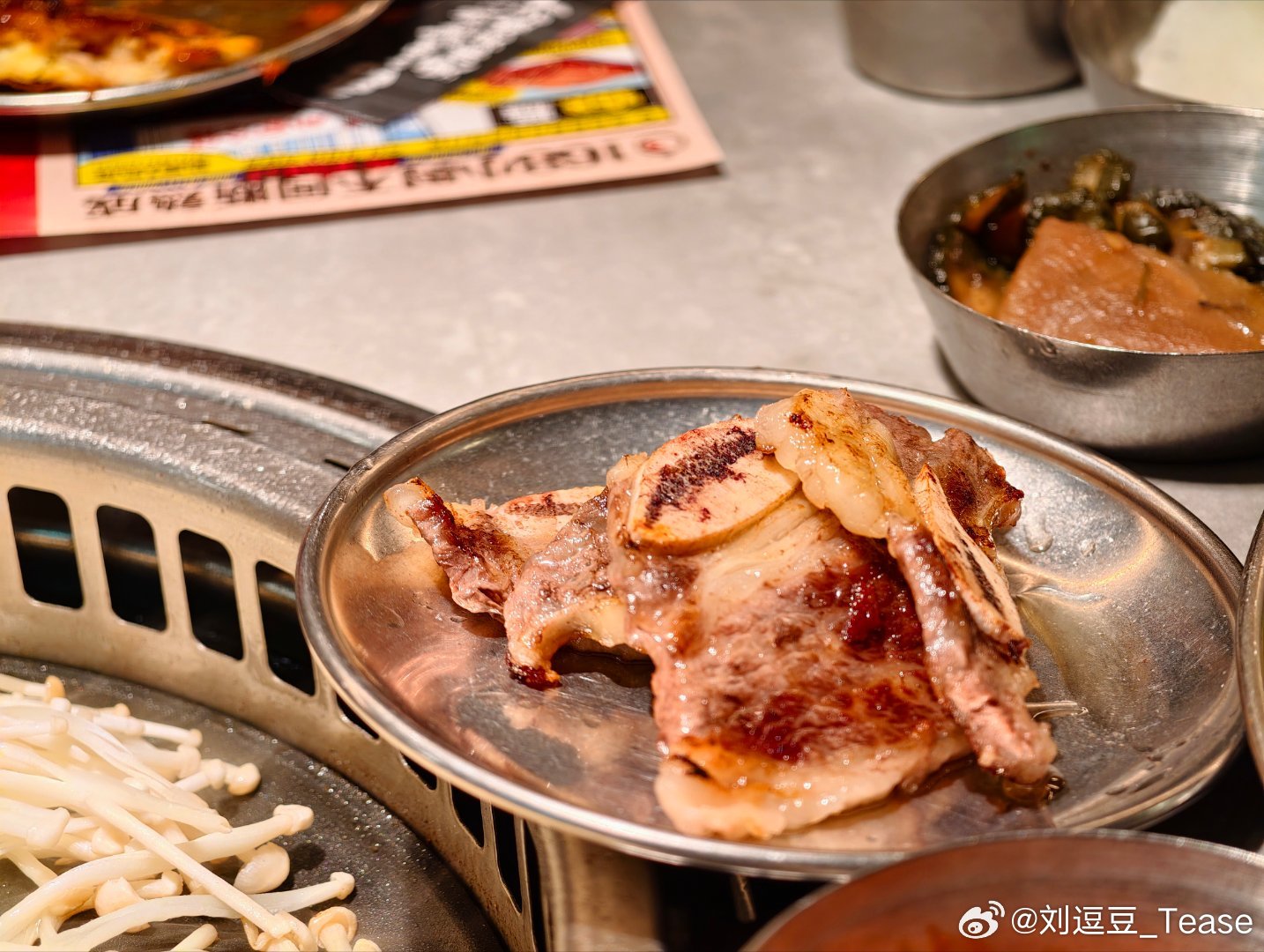 和好朋友一起吃个烤肉香死了除了海鲜饼略一般其他的都好吃满足(๑¯∀¯๑)我的美食