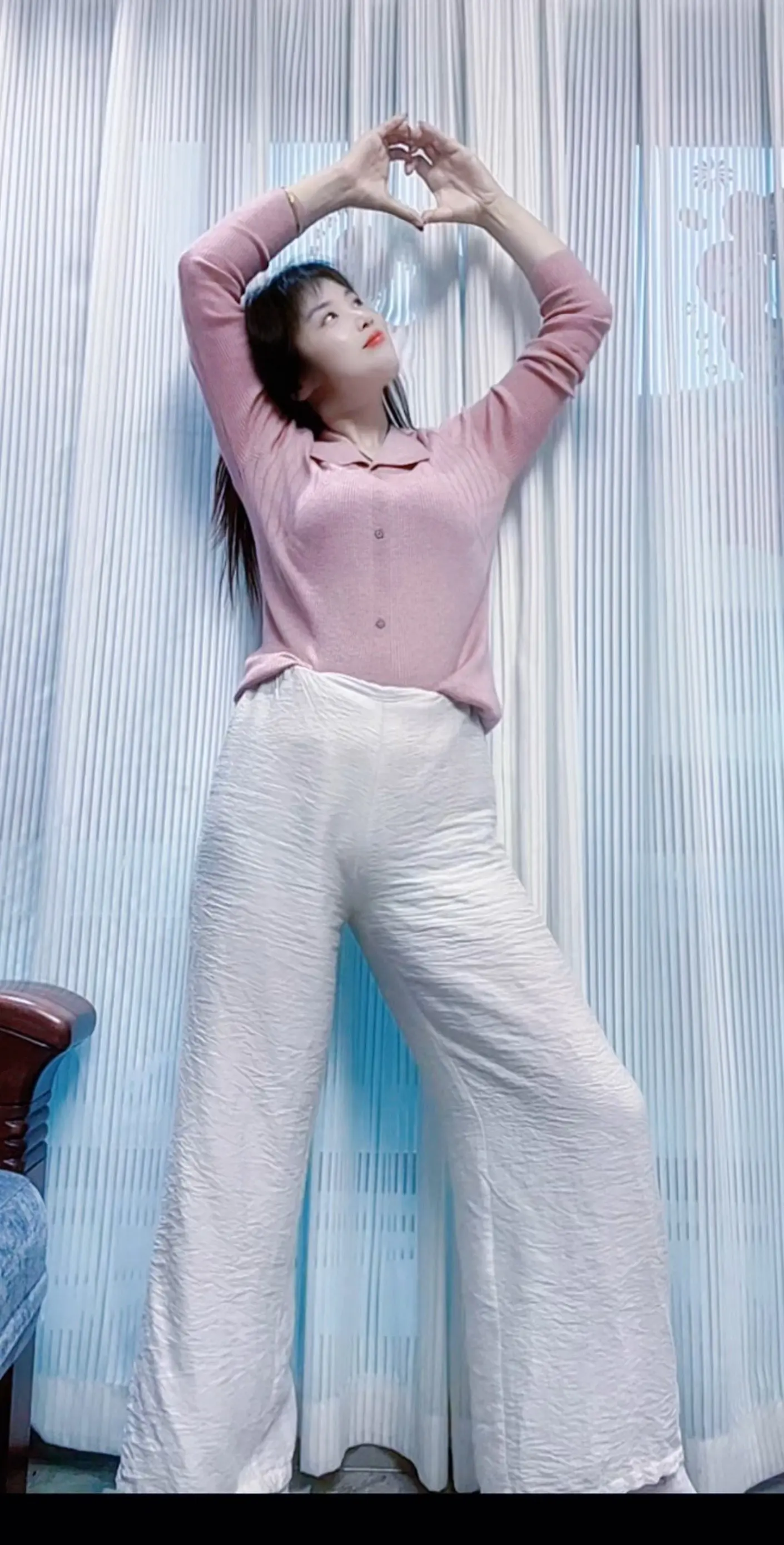 见过世面的女人不相信男人，见过世面的男人不缺女人，看过世界的男人，只爱...