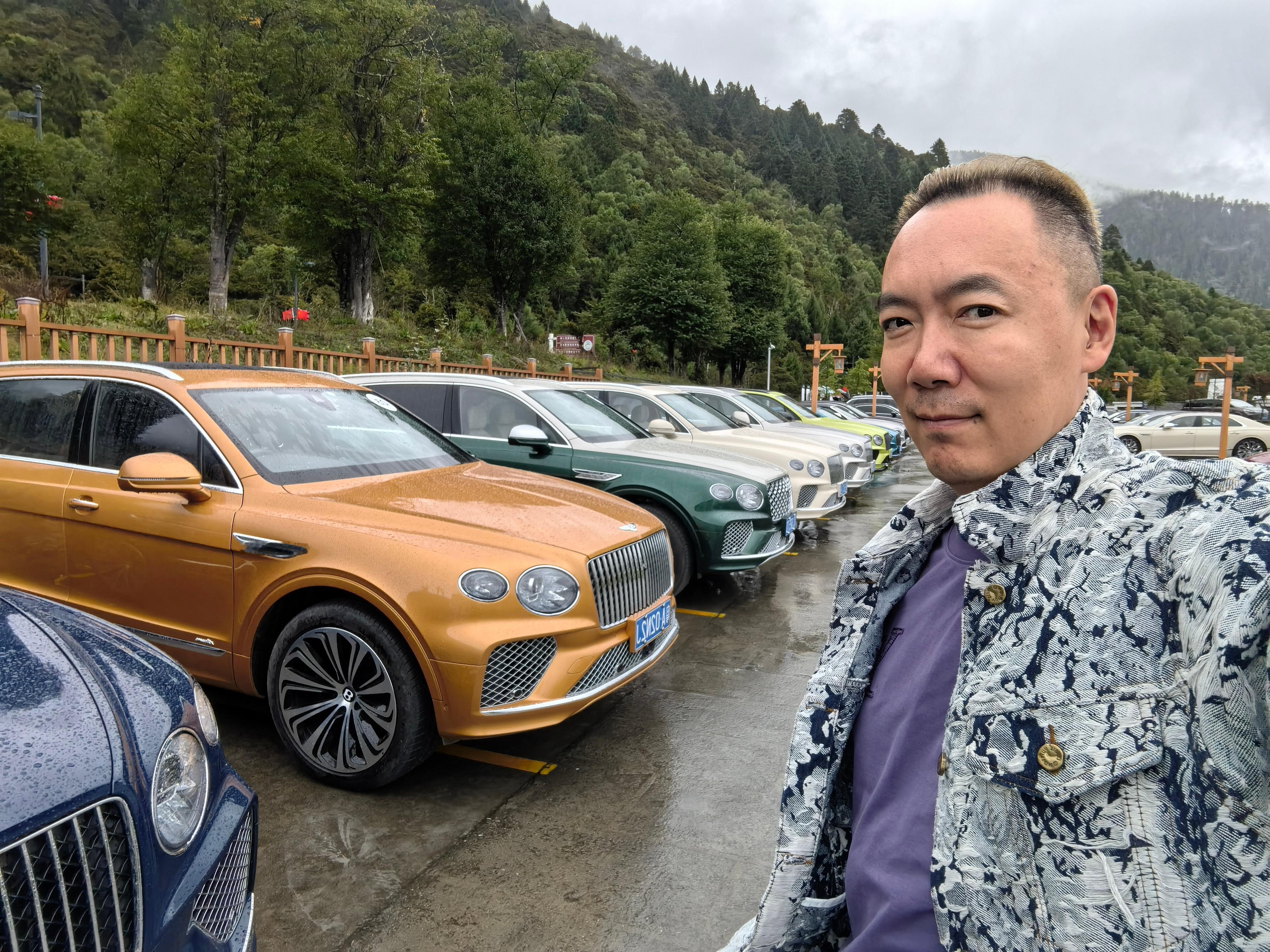 宾利 我和汽车的日常 这样的车，海拔四千多米也顾不上高反了。  ​​​