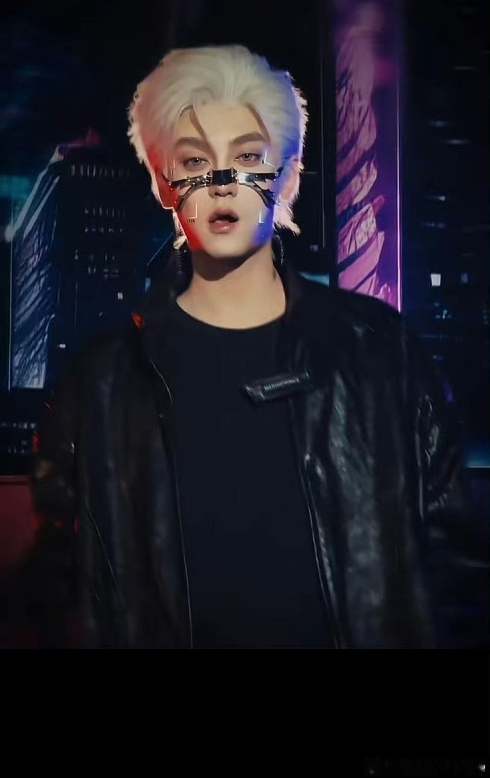 田栩宁cos了秦彻，秦彻白毛很帅，田田白毛也很帅