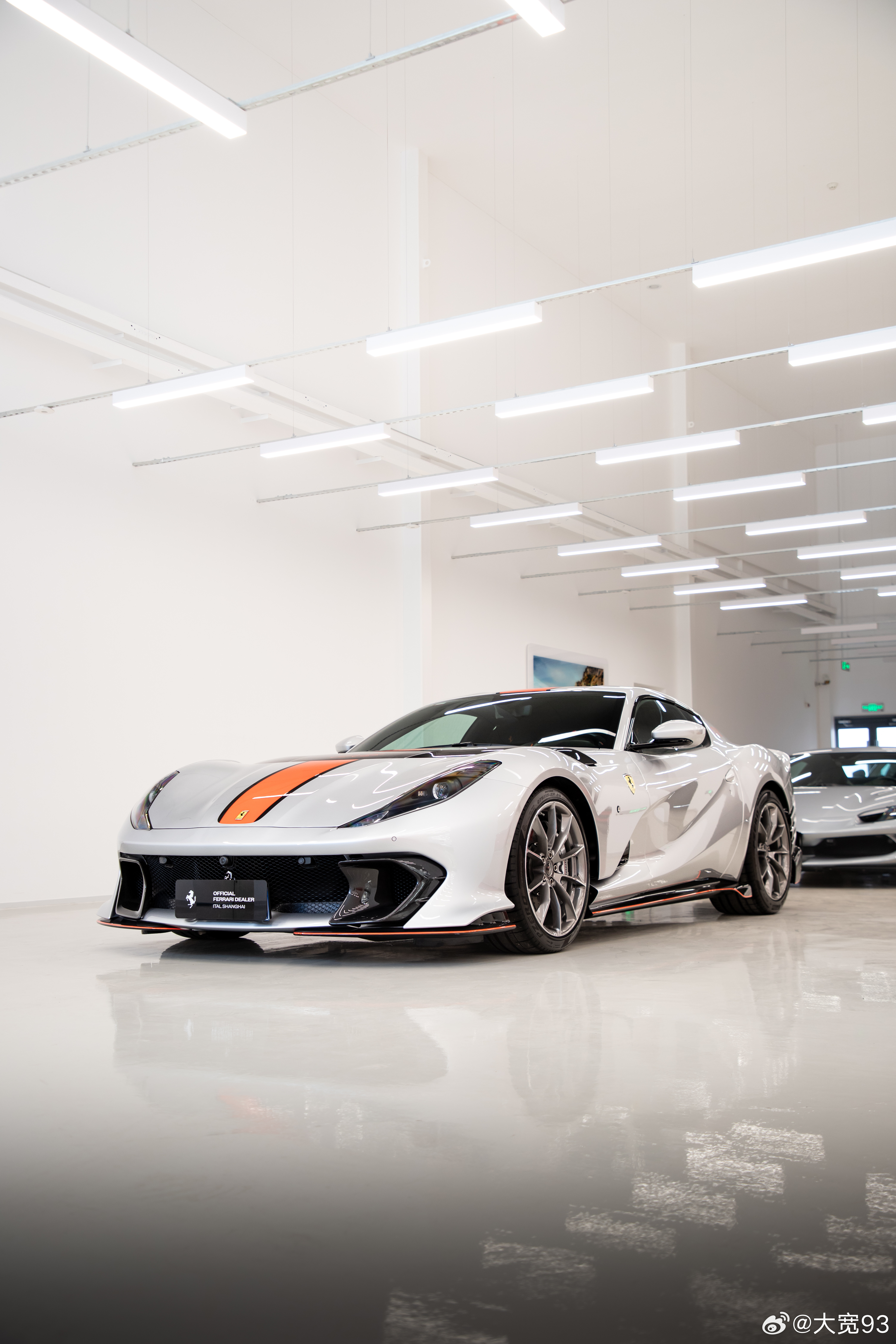 上海全新法拉利售后服务中心今天开业 带来不少限量版车型及老爷车