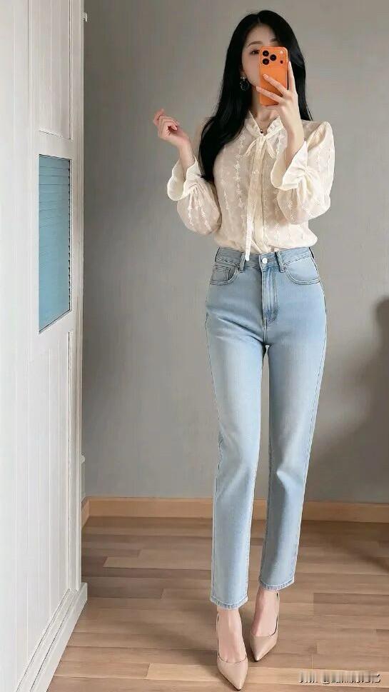 姐妹，这条牛仔裤被你穿得又飒又撩，帅得我原地心动！[比心][比心][比心]
性感