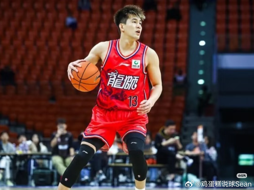 CBA[超话] 前广州龙狮球员郭艾伦即将加盟北控男篮，与北京北控签下一年C类合同