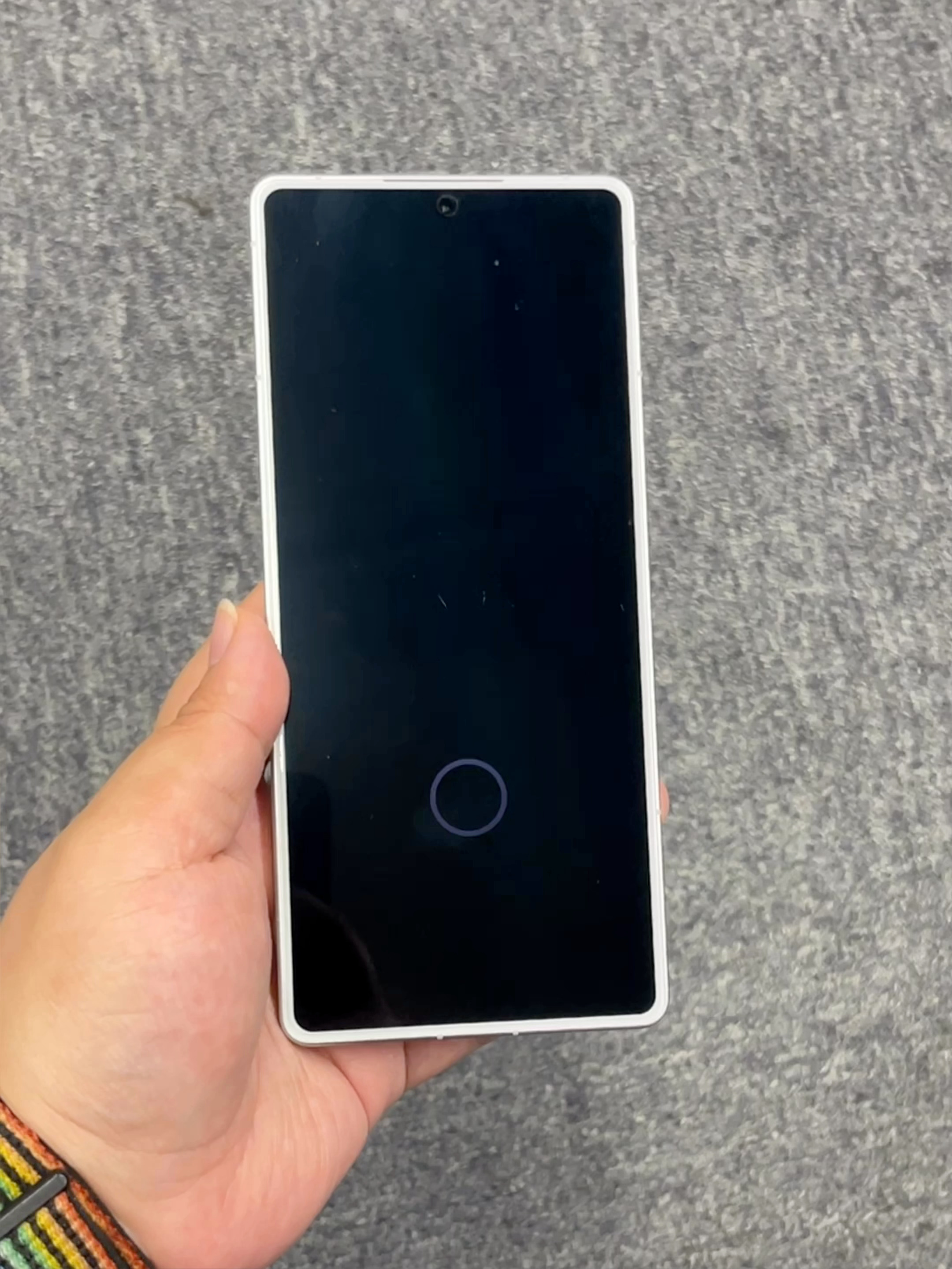 突然想起来，上次看到广域超声波指纹好像还是魅族21 Pro，之后就没怎么见过了[
