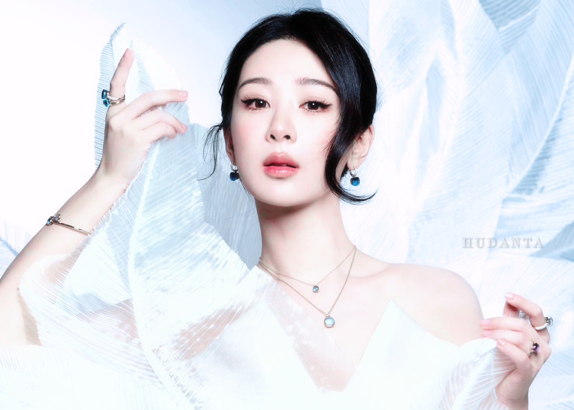 杨紫 yz宝曼兰朵全球品牌代言人杨紫 是如何被你动摇了心跳，想立刻搬进你眼中停靠