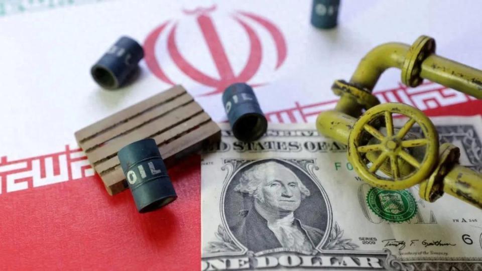 伊朗一艘3万吨油轮玩出“神操作”！全程紧贴伊朗领海航行，驶出后直接进入巴基斯坦领