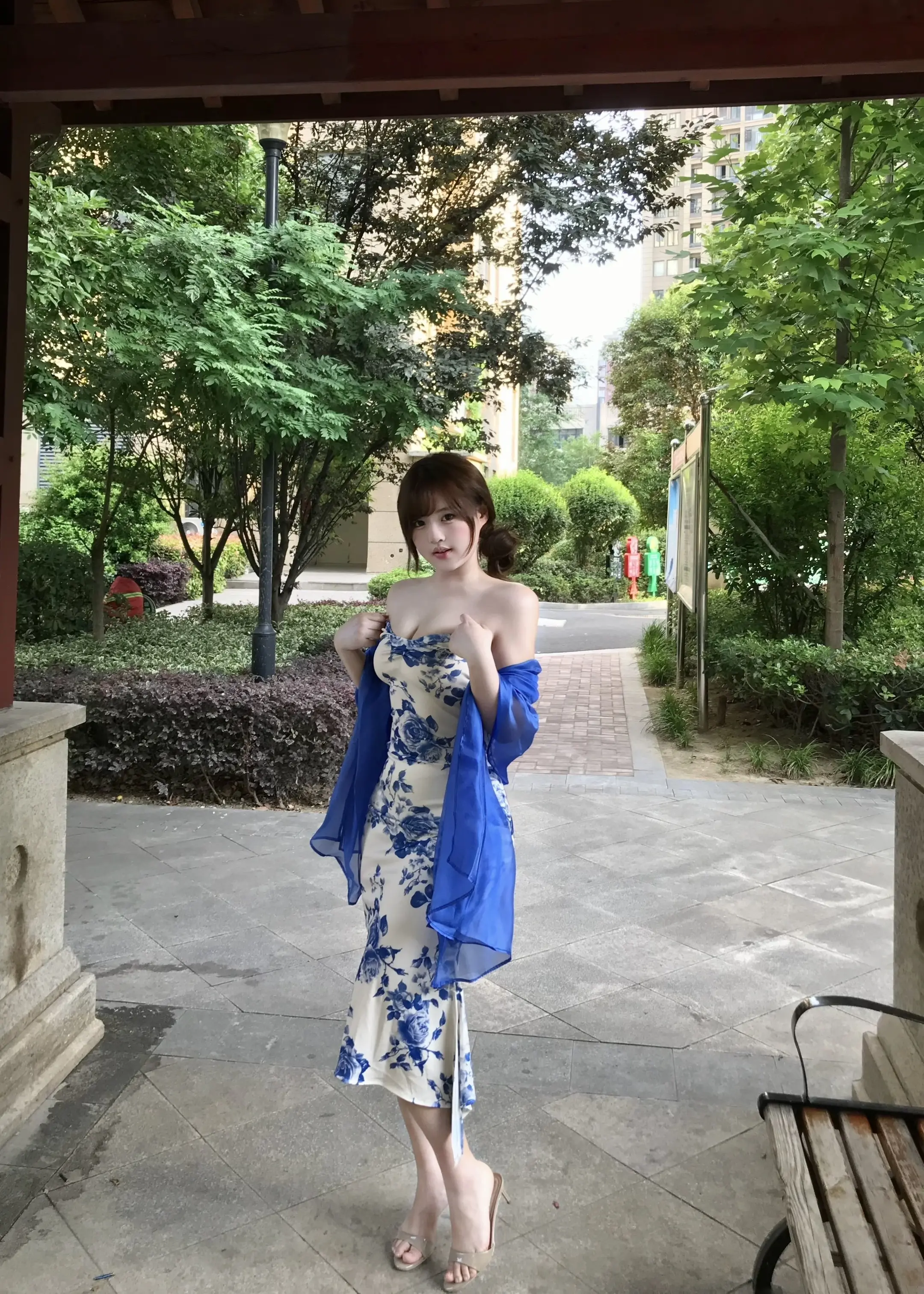 琴瑟指尖轻弹 燕子檐下呢喃