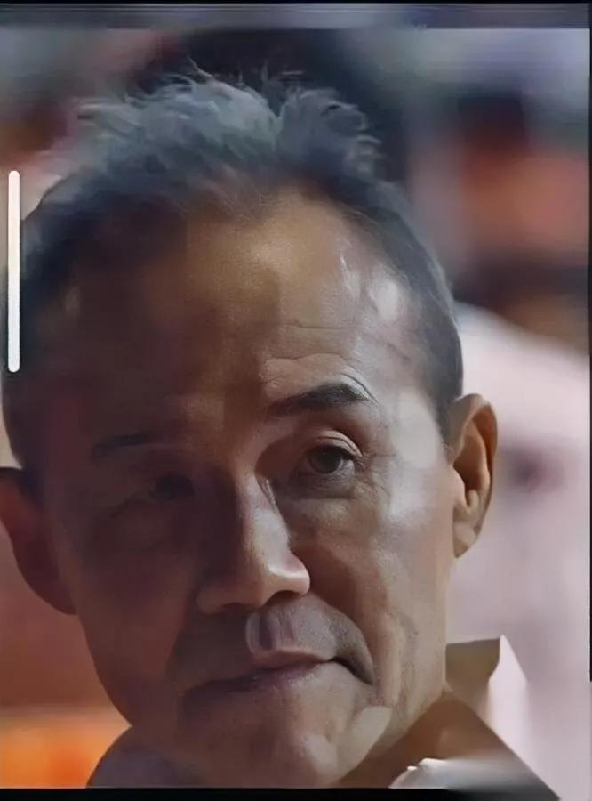 王石上综艺，不为钱。

只为多看田朴珺一眼。

可镜头一关，她连余光都懒得给。