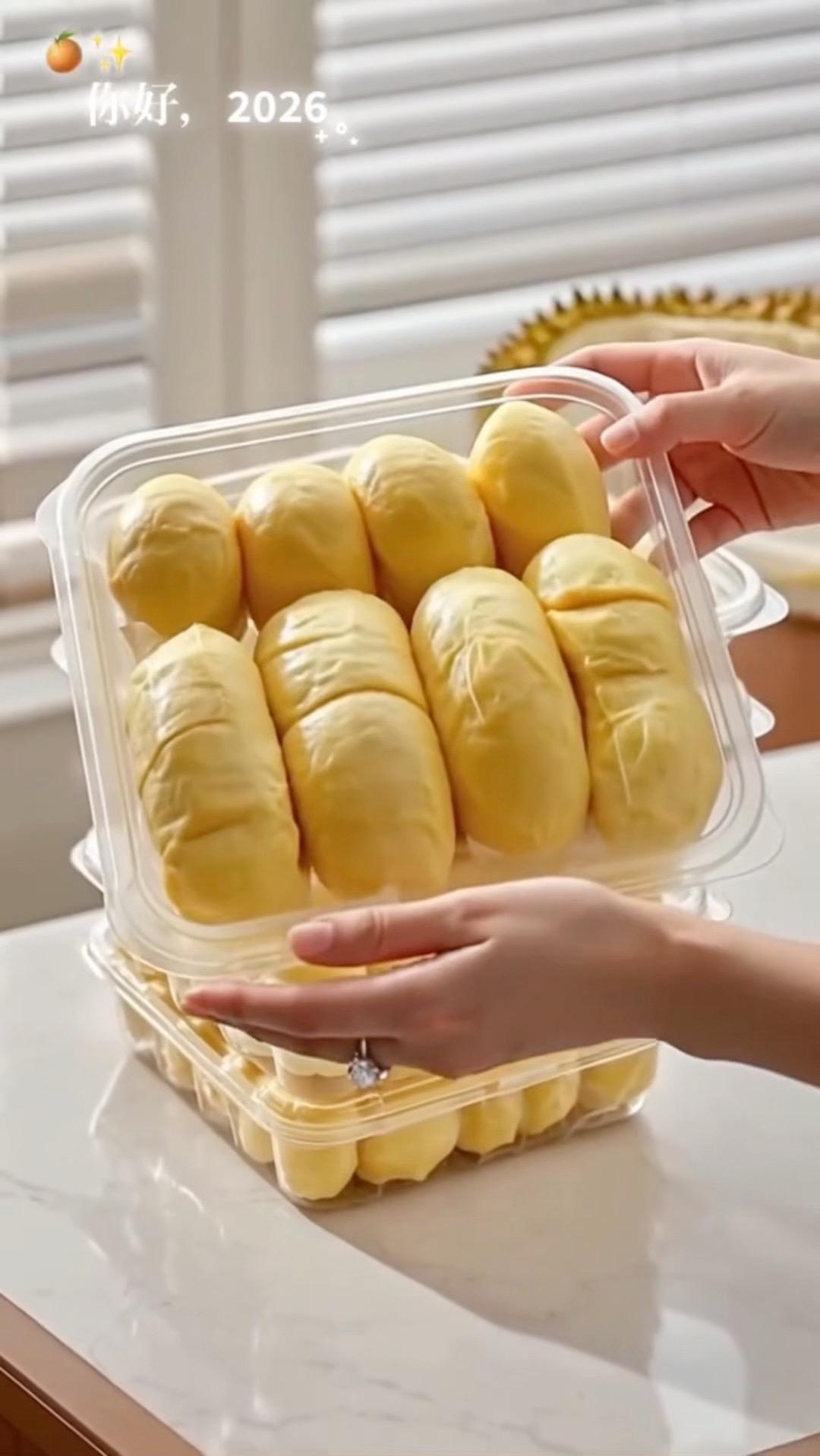 泰国金枕榴莲果肉，软糯香甜、绵密顺滑。口感软糯不粘腻，果肉像细腻的奶油...