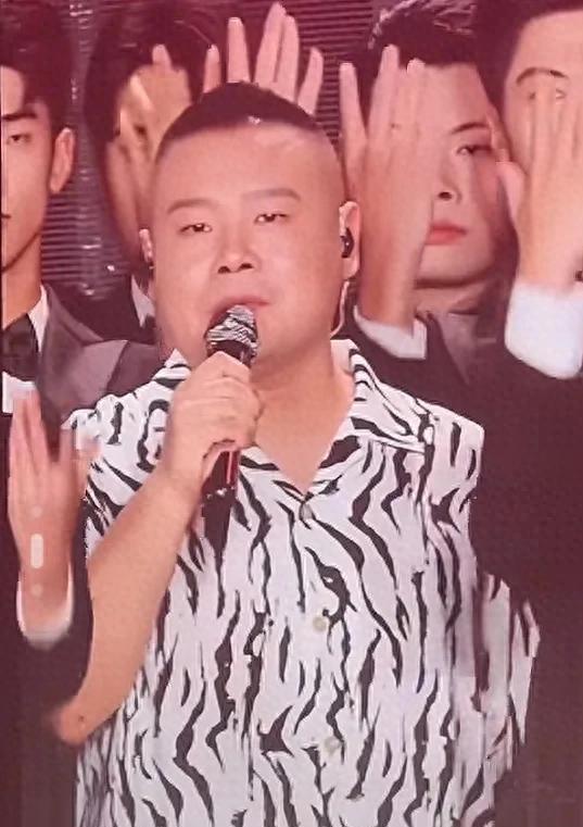 岳云鹏在首都体育馆举办的跨界演唱会《非要唱！》引发广泛关注。尽管质疑声不断，他仍