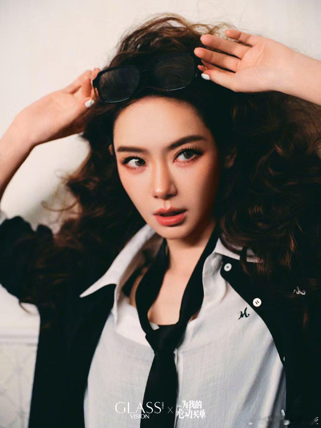 蒋欣戚薇沈月同框蒋欣戚薇沈月活动同框同框即养眼！蒋欣大气、戚薇飒爽、沈月清甜，三