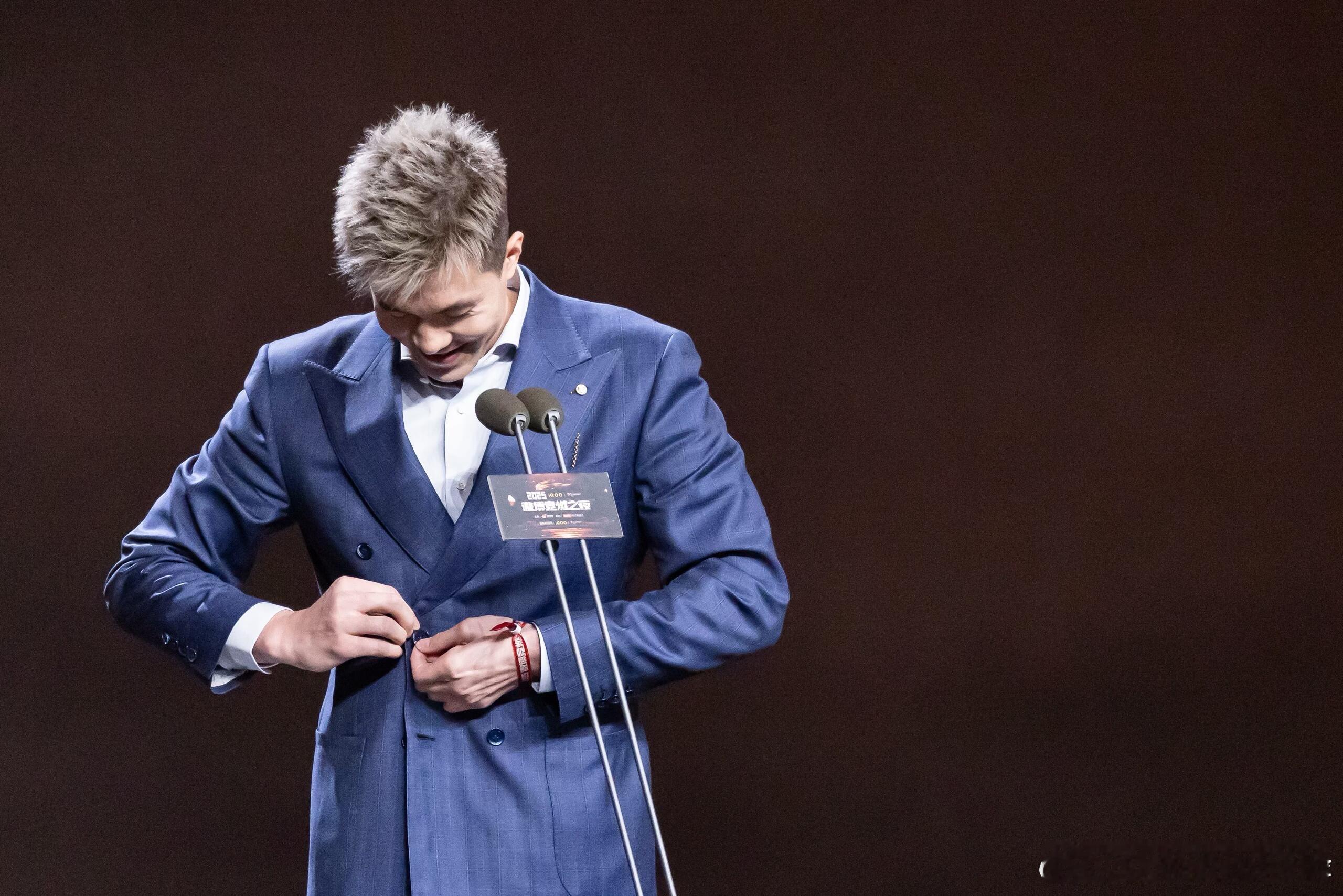 32 岁生日如期而至，愿你永远是那个热爱篮球的少年，未来皆可期👏 