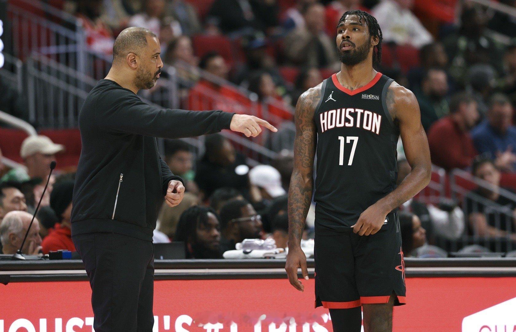 乌度卡谈伊森近期的表现：“是的，他对我们很重要，他和阿隆（霍勒迪）几乎每晚都在提