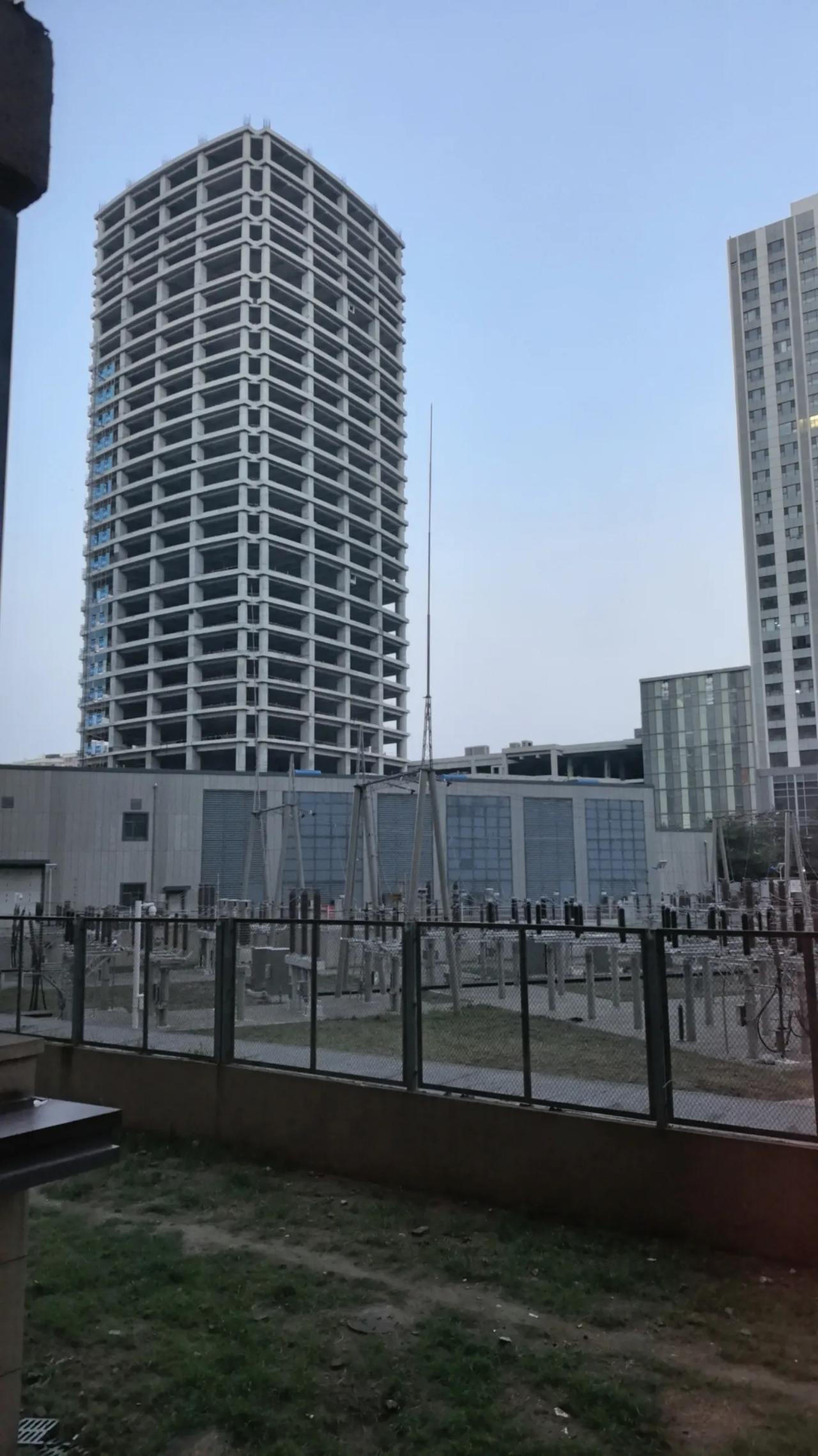 呼和浩特市这次下的冰水雹，不少车被冰雹砸了，维修肯定需要花钱。如果是新能源车被砸