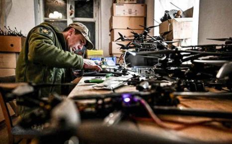 为了让欧洲感到恐惧而颤抖，俄罗斯决定，是时候轰炸北约工厂了！


2026年4月