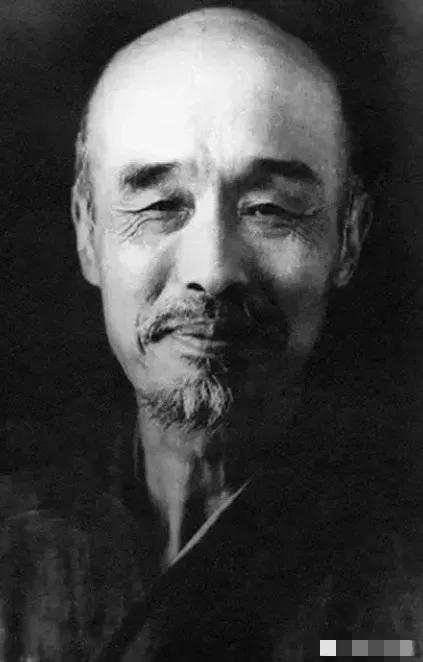 1911年，李叔同回国后，在房间挂了一幅日本女子的裸体画，妻子俞氏每次看见都忍不