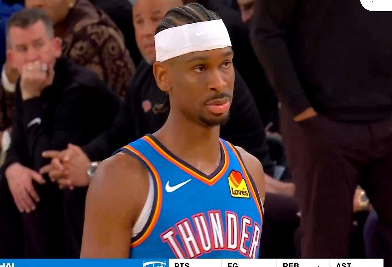 亚历山大一脚踹碎了乔丹科比连摸都摸不到的远古天花板。
 
麦迪逊广场花园两万名纽