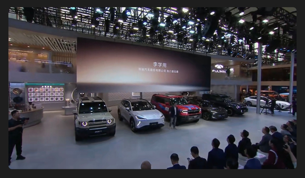 环塔5赛段冠军基因加持，鲲鹏混动、华为智驾，硬派越野也有豪华质感，纵横发布会看的