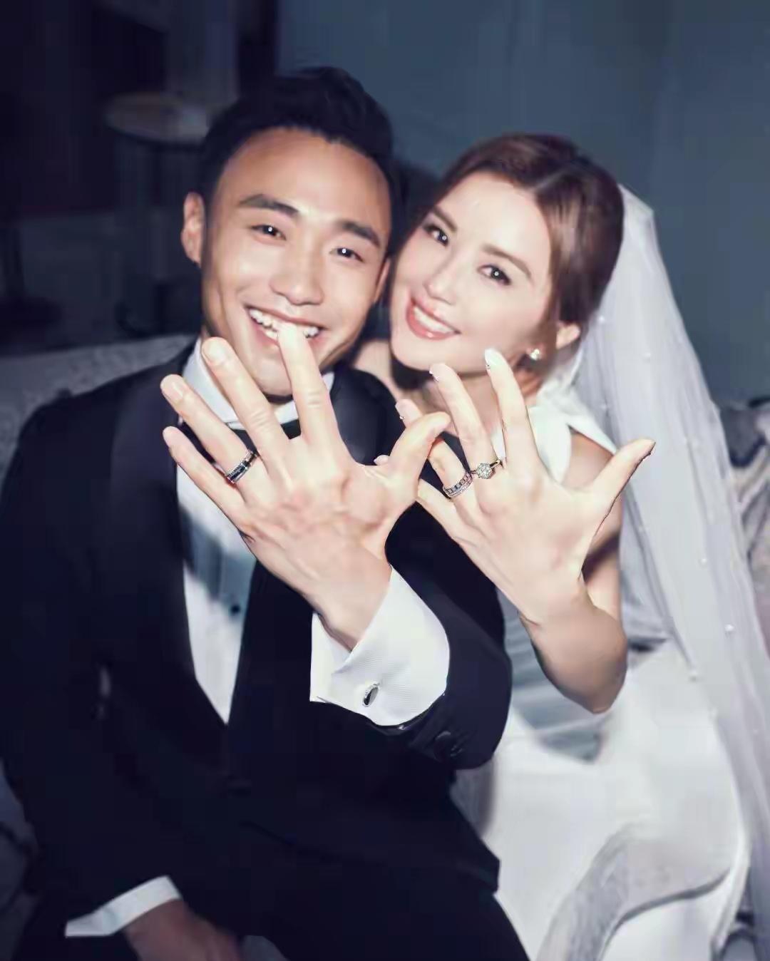 天鹅肉也没有那么难吃，蔡卓妍就被一个小小的健身教练给拱了！很担心，因为他们俩的身