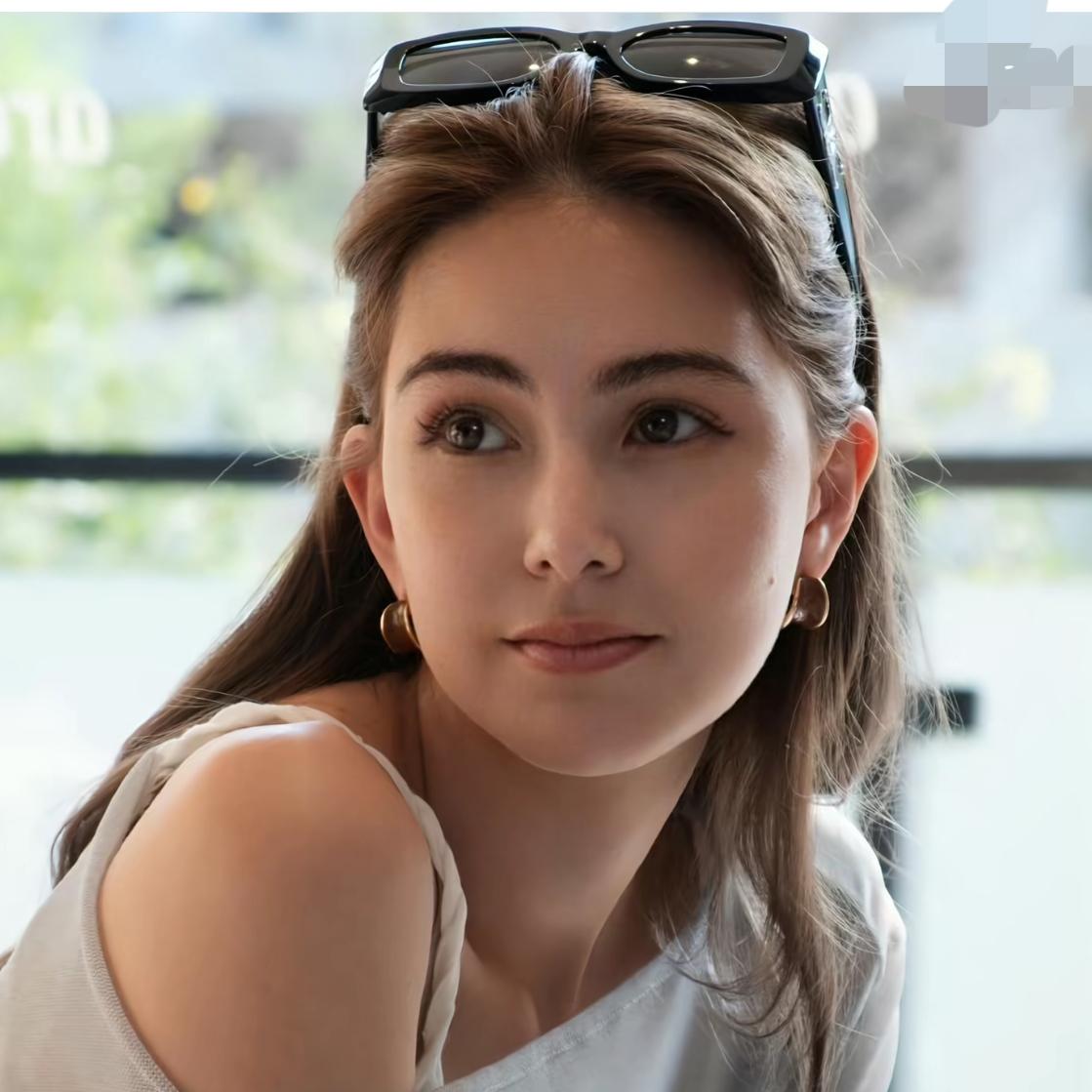 昆凌：我21岁就结婚，跟我原生家庭有很大关系。在我小时候爸妈就离婚了，成长过程就