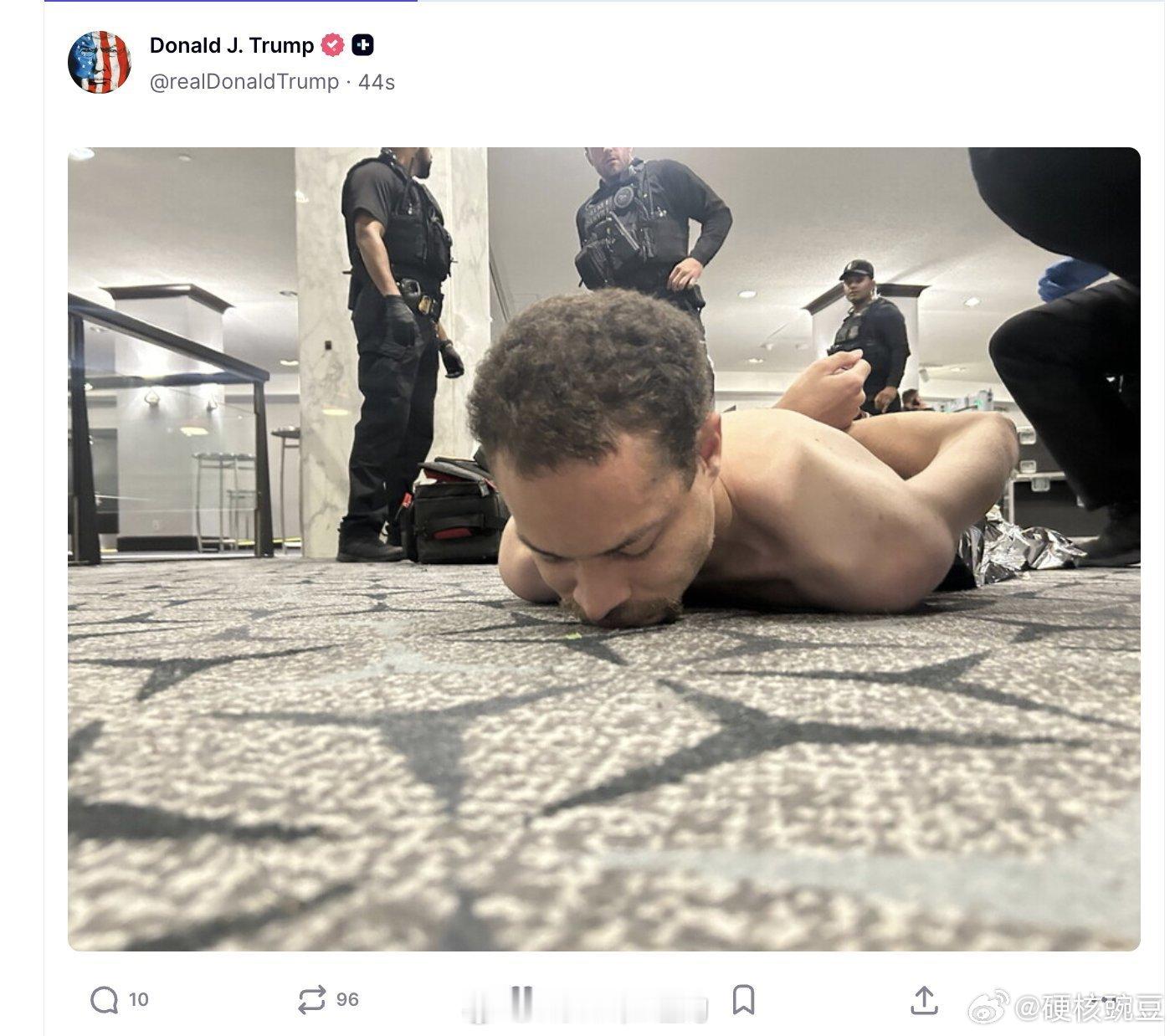 这个在白宫晚宴上开枪的人据说是个31岁的小学老师，是哈里斯的支持者，这枪手到底死