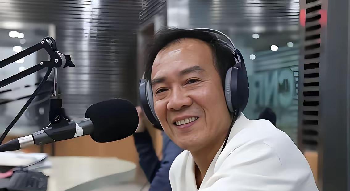 真正的高手，从不“思考”问题，他们“拆解”问题。
普通人思考，是在脑海里搅动一锅