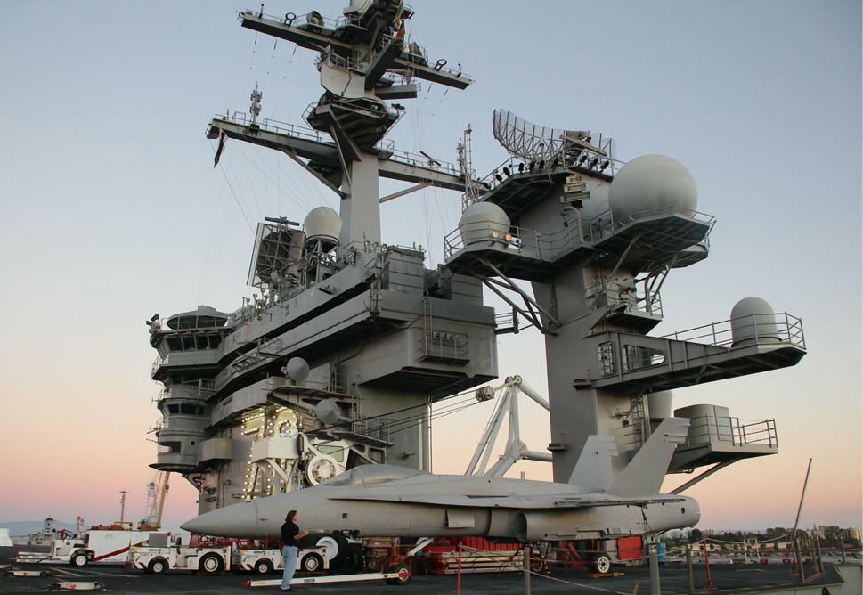 每天认识一件兵器 美国“尼米兹”级航空母舰“尼米兹”级航空母舰（Nimitz C