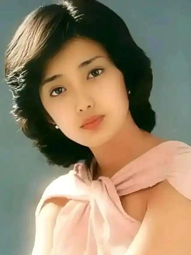 不要为了无法掌握的事情烦恼，顺其自然是对生活最大的成全，该来的来，该去的去……