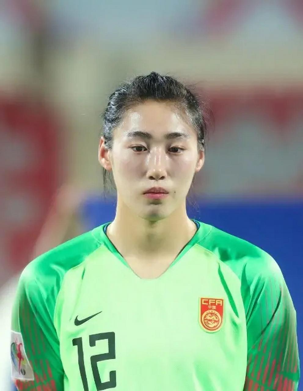 彭诗梦被网暴了！
中国女足1比2输给澳大利亚女足，这场比赛因为彭诗梦的犹豫导致中