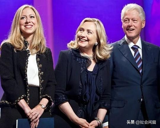 格林顿的女儿切尔西现在已经是三个孩子的妈妈，管理父亲的基金会，同时还是一位作家。