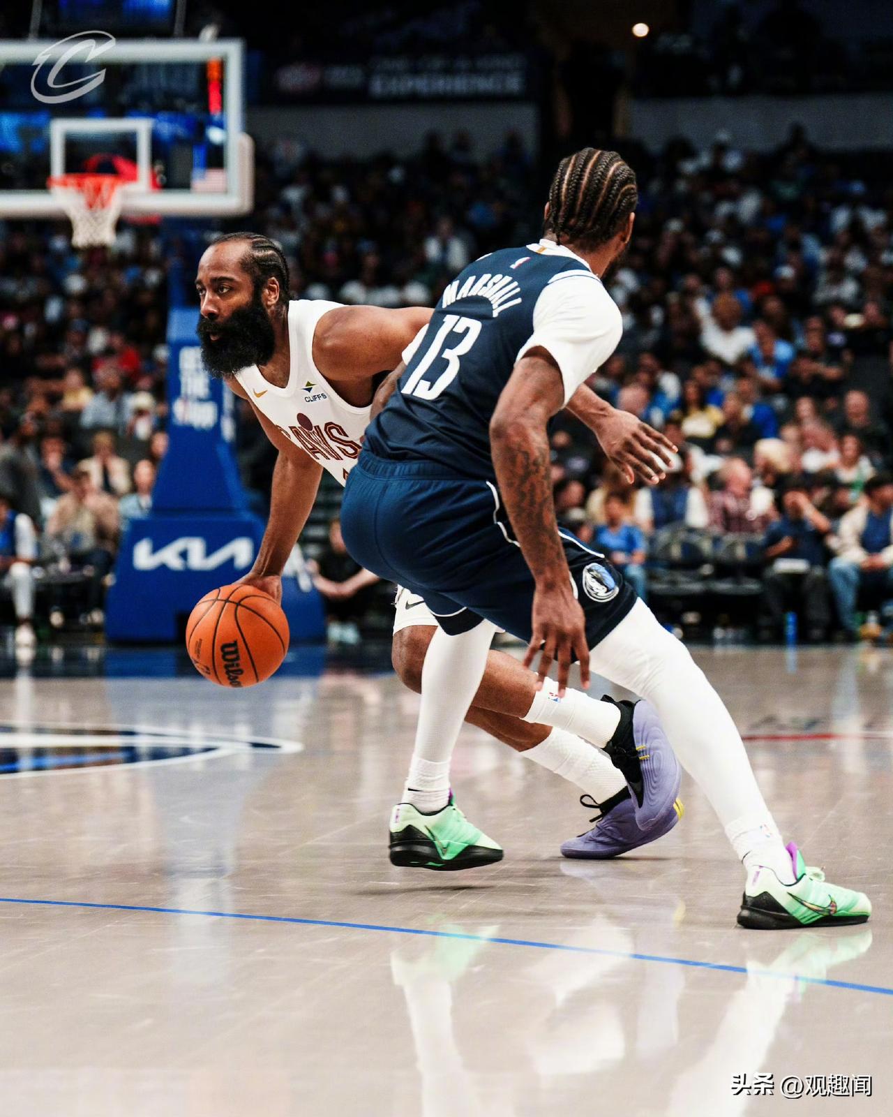 骑士客场大胜独行侠火力全开，半场就把比赛打花了！
 
哈登依旧稳如老狗，17分7