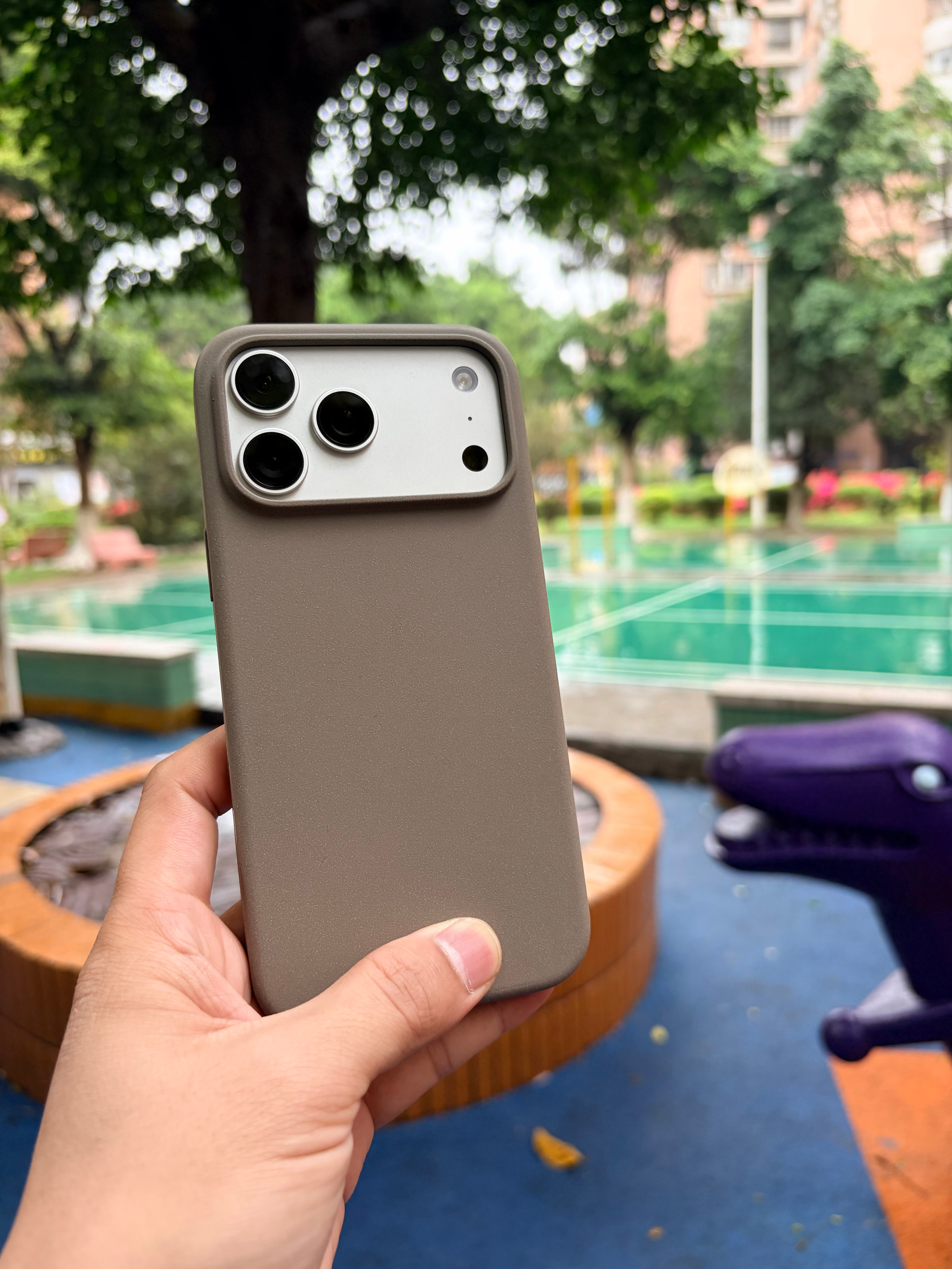 今天是烟雨濛濛的广州，仿佛是江南～昨天还在瞎想，今年可能回南天不会来了。看来还是