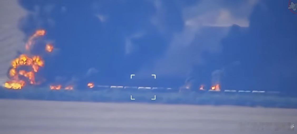 几天前、乌克兰特种部队与俄罗斯境内的反抗者共同策划了袭击军火列车的行动，该行动使