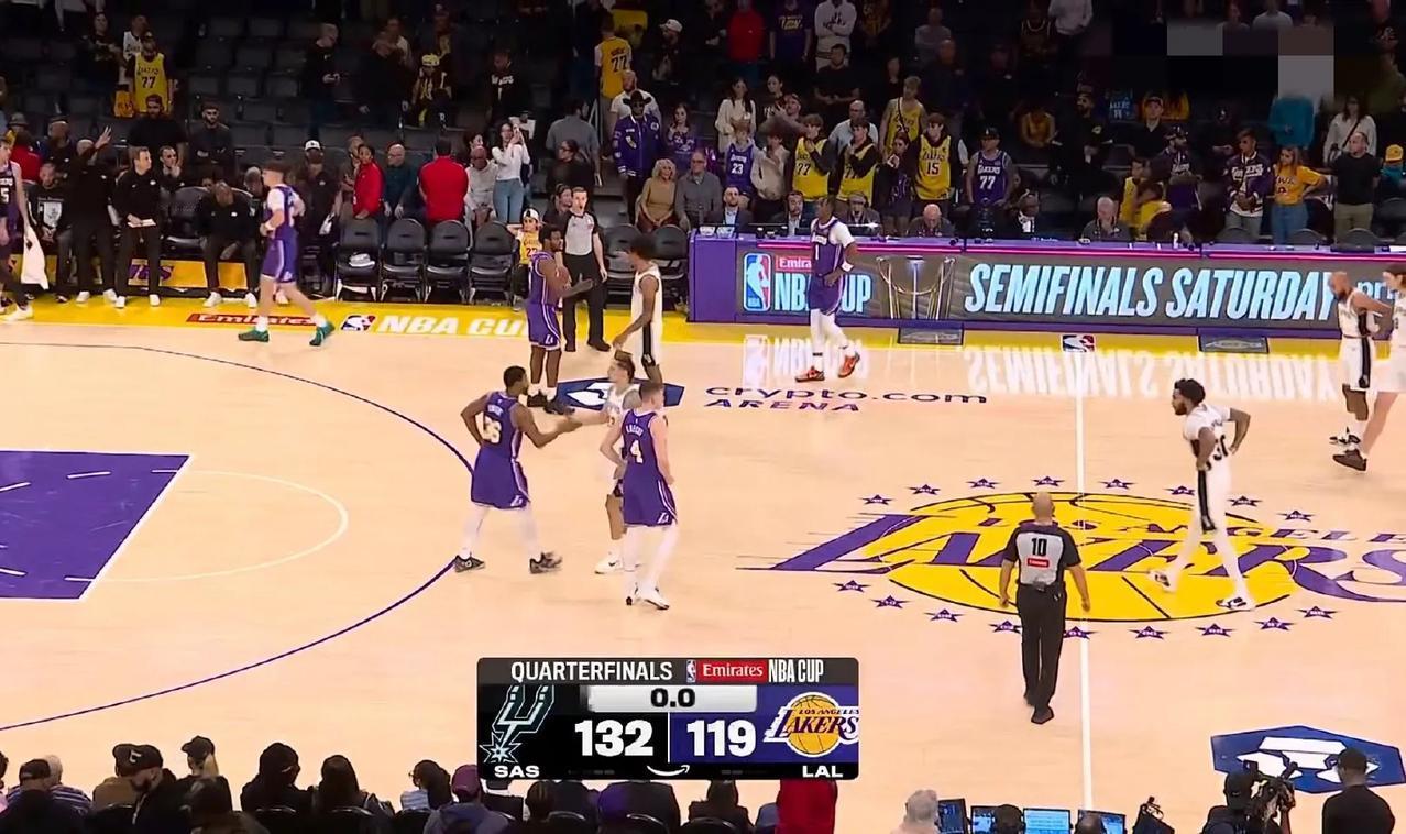 虐菜局很稳
关键局、高端局影响力还差很多
湖人属于一顺百顺的球队，湖人前面加上今