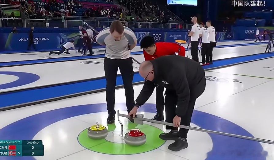 冰壶大圆规量了5次后中国队得分冰壶的魅力，就在于这种“差之毫厘，谬以千里”的极致
