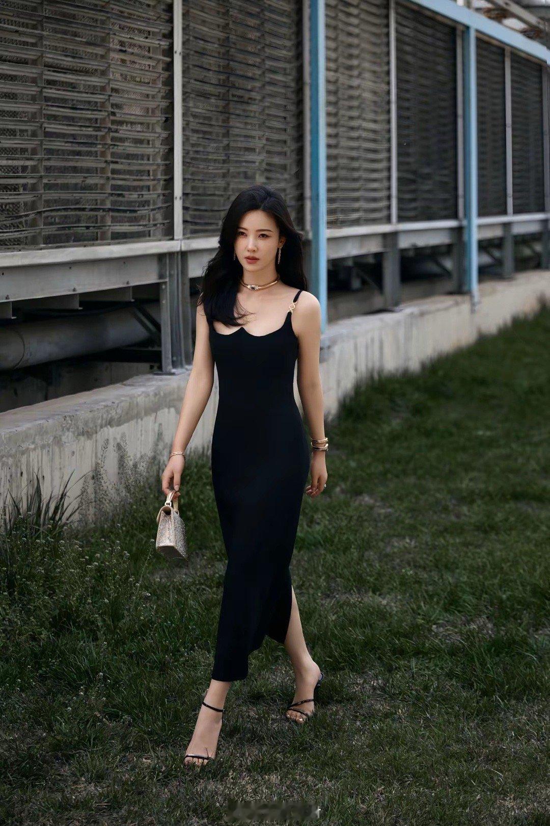 杨子姗也好顶级，曾经连给过一个礼拜，现在突然一看还是那么有感觉[色][色][舔屏