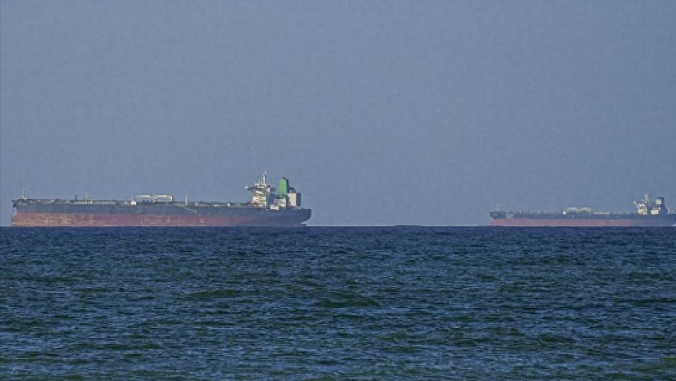 特朗普这步棋彻底玩脱了！
30艘船刚开进霍尔木兹海峡，伊朗一声令下，直接全给堵住